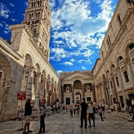 Lux View Апартаменти *