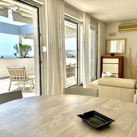 Azure View Beach Apt *