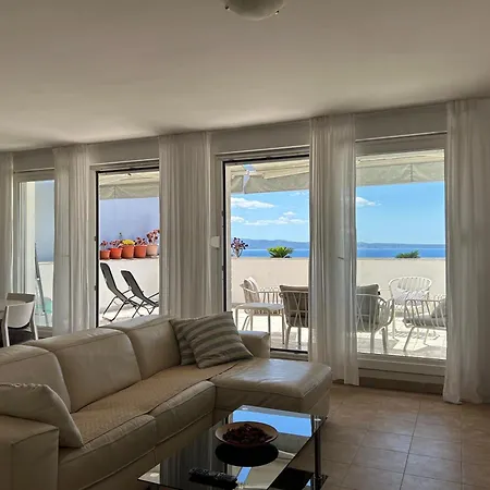 Azure View Beach Apt *