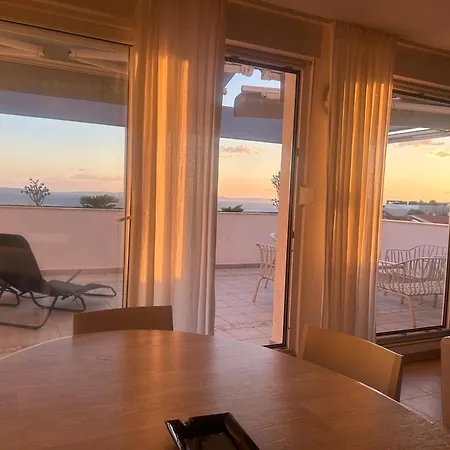 Azure View Beach Apt *